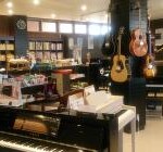 楽譜・楽器共にお求めいただけます。 知識豊かなスタッフにご相談ください。