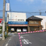 突き当ったら右に曲がります。